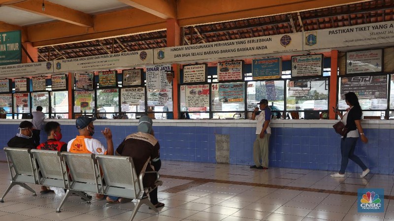 Terminal kampung rambutan sepi penumpang. (CNBC Indonesia/Andrean Kristianto)