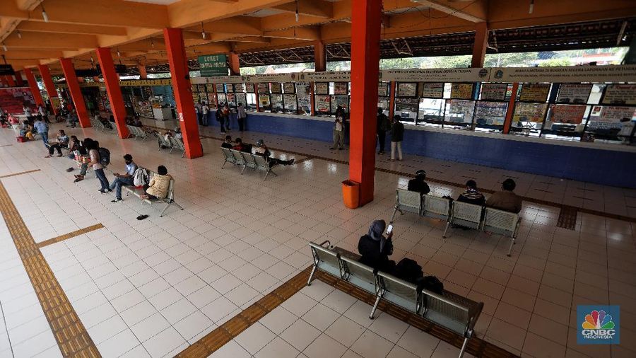 Terminal kampung rambutan sepi penumpang. (CNBC Indonesia/Andrean Kristianto)