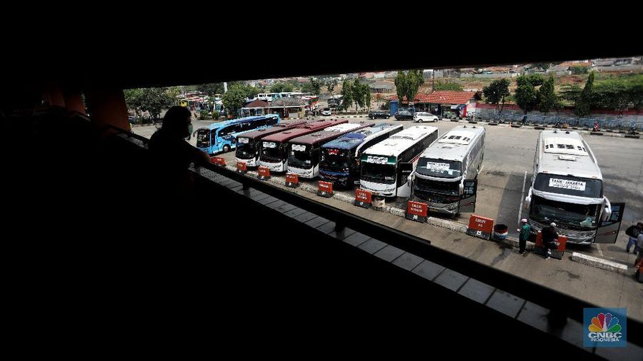 Terminal kampung rambutan sepi penumpang. (CNBC Indonesia/Andrean Kristianto)