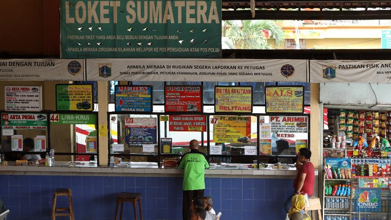 Terminal kampung rambutan sepi penumpang. (CNBC Indonesia/Andrean Kristianto)