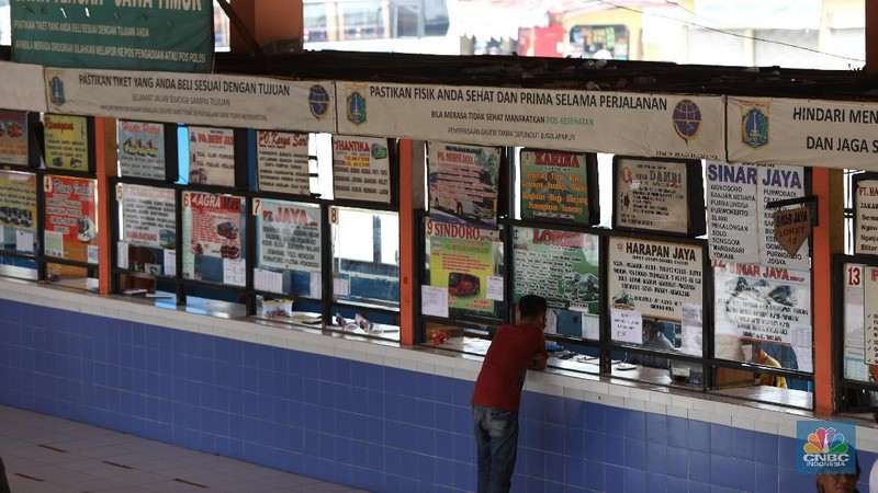 Terminal kampung rambutan sepi penumpang. (CNBC Indonesia/Andrean Kristianto)