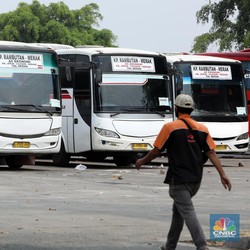 Potret Terminal Kampung Rambutan yang Masih Sepi Saat Pandemi