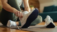 Sneakers Kulit Baru Bikin Tumit Lecet? 5 Cara Melunakkannya Tanpa Tersiksa