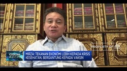 Mirza Adityaswara: Penanganan Pandemi, Obat Anjloknya Ekonomi