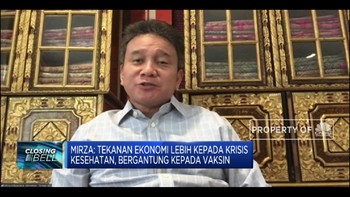 Mirza Adityaswara: Penanganan Pandemi, Obat Anjloknya Ekonomi