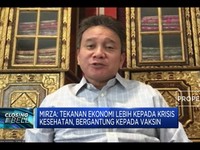 Mirza Adityaswara: Penanganan Pandemi, Obat Anjloknya Ekonomi