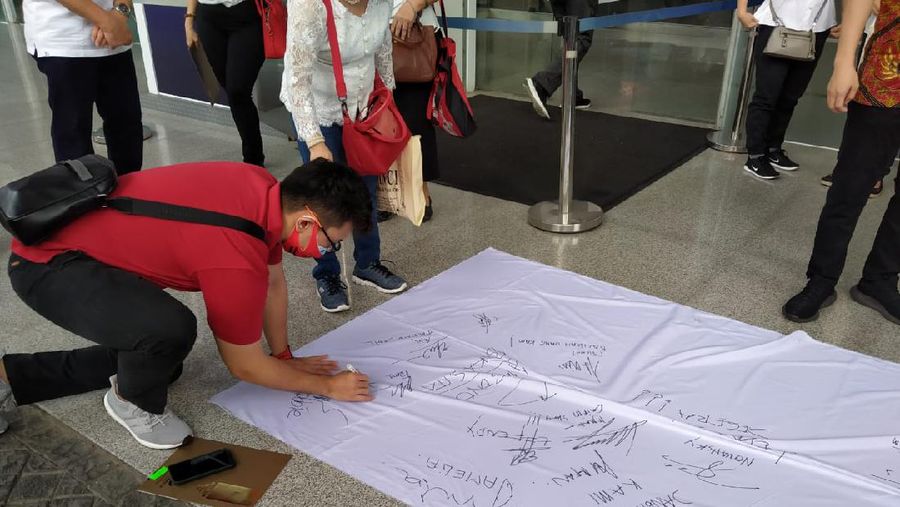 Nasabah WanaArtha Geruduk PN Jakpus