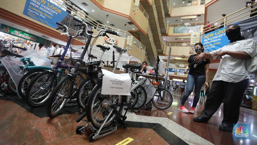Suasana pameran sepeda Brompton di ITC Mangga Dua, Jakarta. (CNBC Indoensia/Andrean Kristianto)