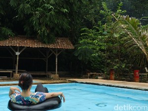 Rekomendasi Kolam Renang Air Alami di Bandung, Sejuk dan Jernih