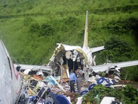 18 Tewas, India Periksa Kotak Hitam Boeing-737 yang Jatuh