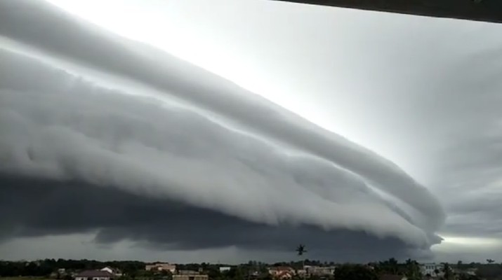 Awan Mirip Tsunami di Aceh (InstagramPortalAceh)