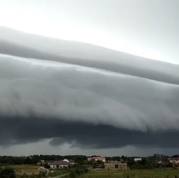 Viral, Ini Dia Penampakan Awan 'Tsunami' di Meulaboh Aceh
