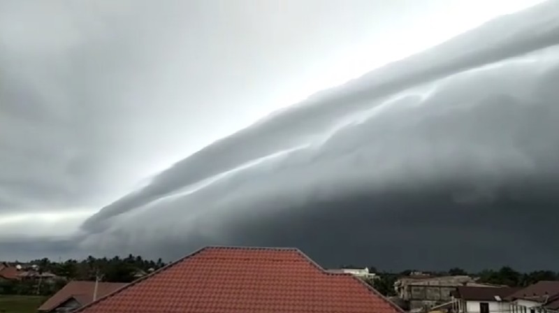 Awan Mirip Tsunami di Aceh (InstagramPortalAceh)