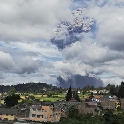 Tinggi Kolom Abu 5 KM, Intip Gunung Sinabung yang Erupsi Lagi
