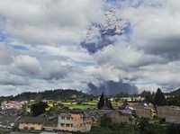 Tinggi Kolom Abu 5 KM, Intip Gunung Sinabung yang Erupsi Lagi
