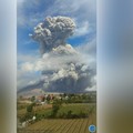 Gunung Sinabung Meletus Lagi, Maskapai Diminta Waspada!