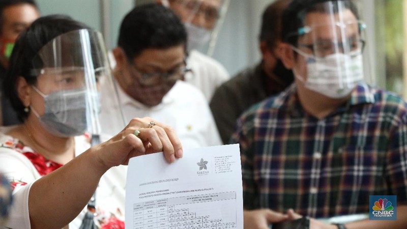 Puluhan Pemegang Polis Asuransi Kresna Geruduk Kantor OJK (CNBC Indonesia/Andrean Kristianto)