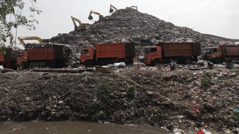Tempat Pengelolaan Sampah Terpadu (TPST) Bantar Gebang, di Bekasi, Jawa Barat, Senin (10/8/20). (CNBC Indonesia/Tri Susilo)