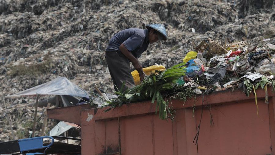 Tempat Pengelolaan Sampah Terpadu (TPST) Bantar Gebang, di Bekasi, Jawa Barat, Senin (10/8/20). (²©²ÊÍøÕ¾/Tri Susilo)