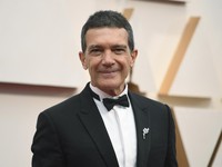 Kabar Buruk, Antonio Banderas Positif Corona
