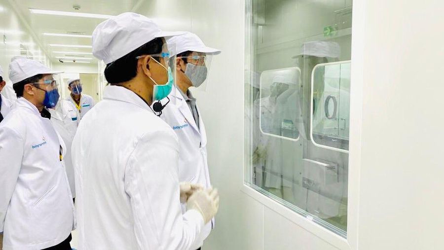 Presiden Joko Widodo tiba di PT Bio Farma (Persero) Bandung untuk meninjau fasilitas produksi dan pengemasan Vaksin COVID-19, Selasa 11 Agustus 2020 pukul 09.45 WIB. (Biro Pers, Media dan Informasi Sekretariat Presiden)