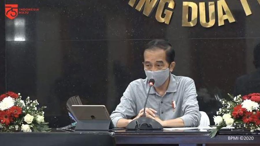 Presiden RI Jokowi Tinjau Posko Penanganan Covid-19 Provinsi Jabar, Bandung, 11 Agustus 2020