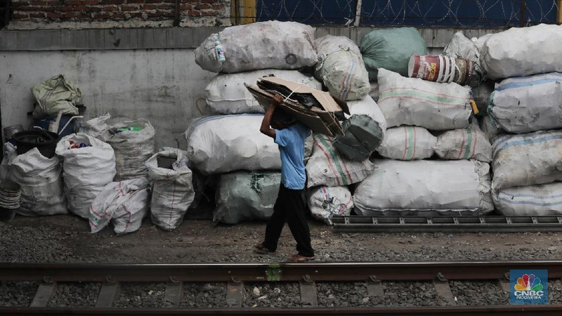 Suasana bantaran kali Cideng, Roxy, Jakarta Barat (CNBC Indonesia/Tri Susilo)