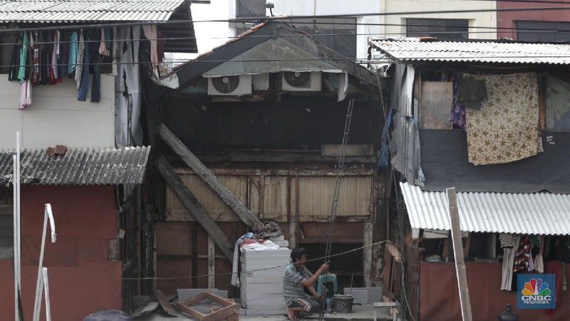 Suasana bantaran kali Cideng, Roxy, Jakarta Barat (CNBC Indonesia/Tri Susilo)