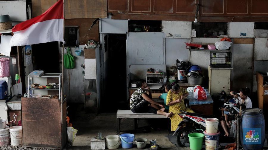 Suasana bantaran kali Cideng, Roxy, Jakarta Barat (CNBC Indonesia/Tri Susilo)
