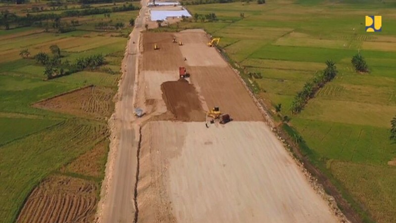 Pembangunan tol Semarang-Demak seksi II terus dikebut. Ditargetkan, proyek pembangunan jalan tol dari Sayung sampai Demak sepanjang 16,31 km. (Dok: Humas Jateng/jatengprov.go.id/)
