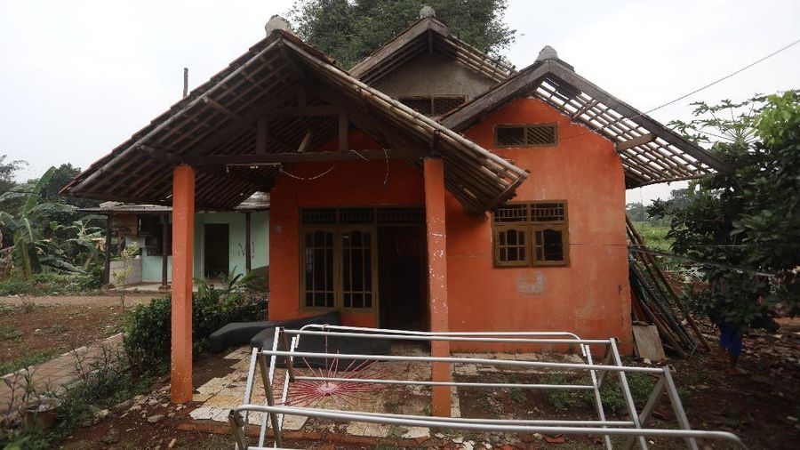 Angin Puting Beliung di Depok (CNBC Indonesia/Andrean Kristianto)