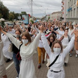 Belarus Rusuh! Polisi Tembak-tembakan, Capresnya Kabur