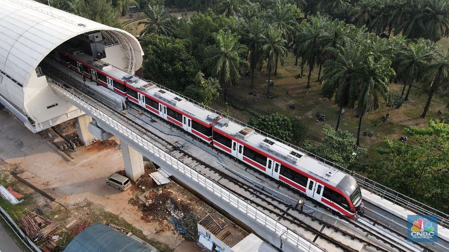 Foto aerial suasana Stasiun LRT, Light Rapid Transit di kawasan Cibubur, Jakarta, Rabu (12/8/2020). (վ/Andrean Kristianto)