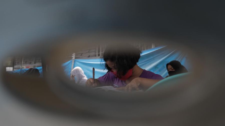 Tenda WIFI Gratis untuk sekolah buatan warga RT13/RW02, Kelurahan Pindok Kelapa, Duren Sawit, Jakarta Timur, Rabu (12/8/20). (CNBC Indonesia/ Tri Susilo)