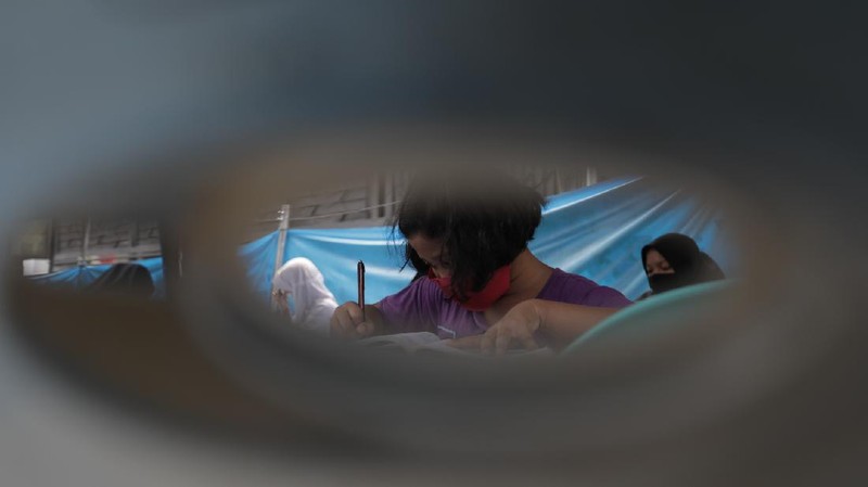 Tenda WIFI Gratis untuk sekolah buatan warga RT13/RW02, Kelurahan Pindok Kelapa, Duren Sawit, Jakarta Timur, Rabu (12/8/20). (CNBC Indonesia/ Tri Susilo)