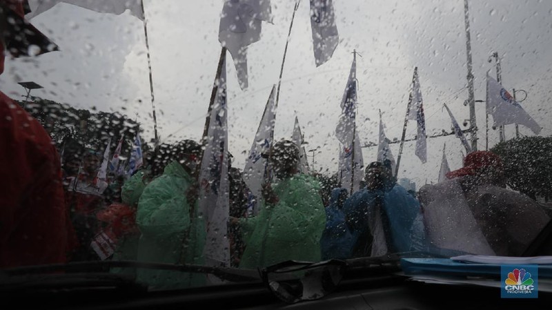 Demo Buruh Tolak Omnibus Law (CNBC Indonesia/ Tri Susilo)