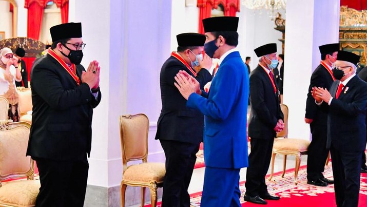 Jokowi di Upacara Penganugerahan Tanda Kehormatan RI, Istana Negara, 13 Agustus 2020. (Laily Rachev - Biro Pers Sekretariat Presiden) Jokowi di Upacara Penganugerahan Tanda Kehormatan RI, Istana Negara, 13 Agustus 2020. (Laily Rachev - Biro Pers Sekretariat Presiden)