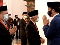 Dapat Tanda Kehormatan dari Jokowi, Apa Kata Fahri & Fadli?