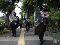 Potret Aparat Kawal Sidang MPR & Demo Buruh Tolak Omnibus Law