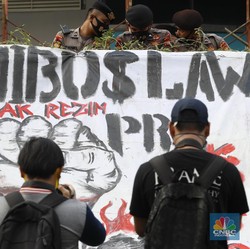 7 Alasan Buruh Tolak Omnibus Law: Benar PHK tak Ada Pesangon?