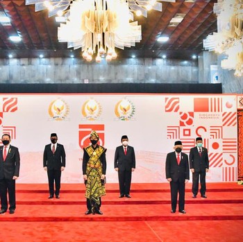 Intip Gaya Jokowi Berbusana Khas NTT di Sidang Tahunan MPR RI