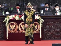 Teror Trump, Vaksin Putin Sampai Pidato Tahunan Jokowi
