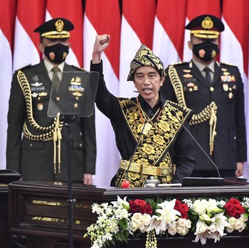 Gaya Jokowi Berbusana NTT Sampaikan Pidato Kenegaraan & RAPBN