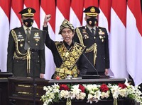Gaya Jokowi Berbusana NTT Sampaikan Pidato Kenegaraan & RAPBN