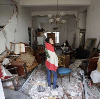 Mereka yang Bertahan di Puing Rumah Sisa Ledakan Beirut