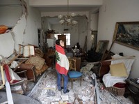 Mereka yang Bertahan di Puing Rumah Sisa Ledakan Beirut