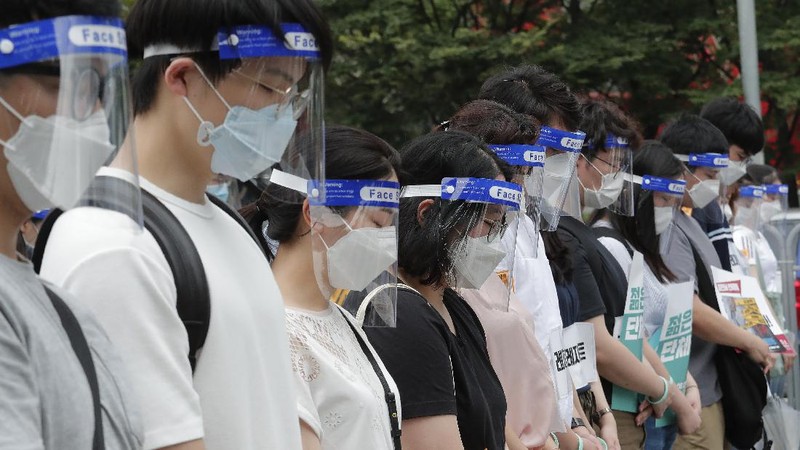 Ratusan dokter di Korsel protes kebijakan pemerintah. (AP/Ahn Young-joon)