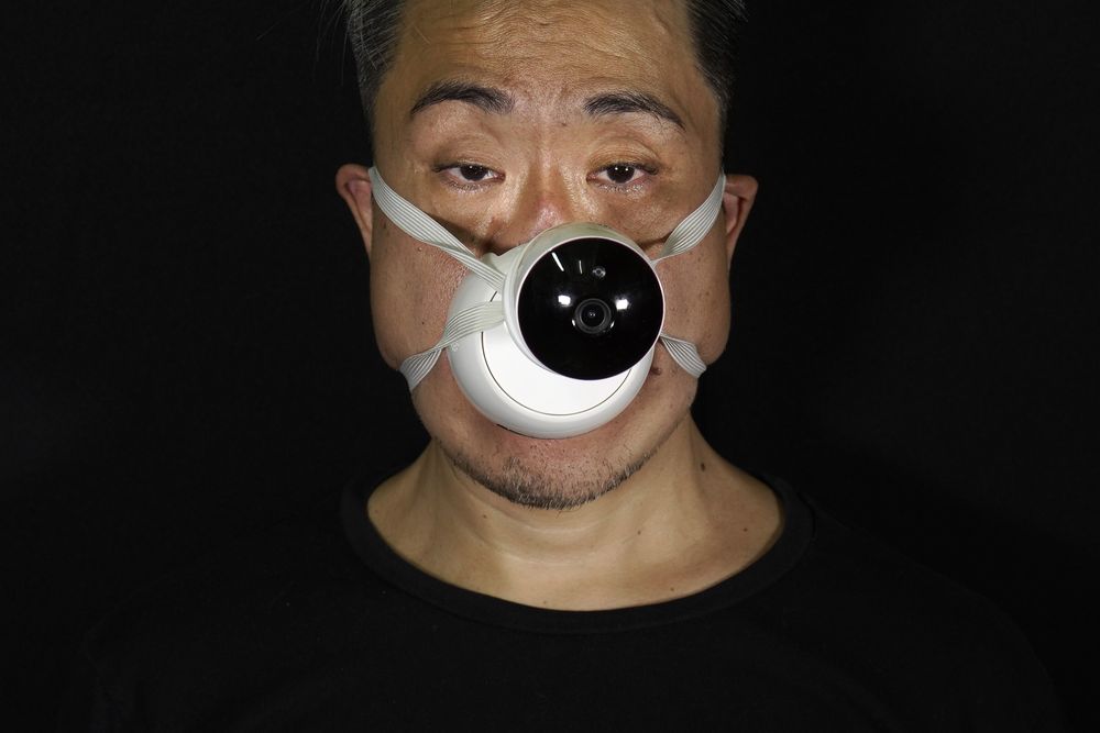  Keren  Pria  Hong Kong Bikin Masker  Berdesain CCTV Hingga 
