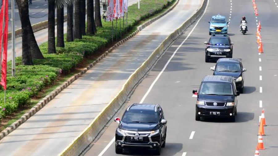 Serah terima arsip naskah asli Teks Proklamasi yang bertulis tangan Sang Proklamator, Ir. Soekarno untuk dihadirkan pada Upacara Peringatan Detik-Detik Proklamasi Kemerdekaan Republik Indonesia di Istana Merdeka pada 17 Agustus 2020 esok. (Biro Pers Sekretariat Presiden/Muchlis Jr)