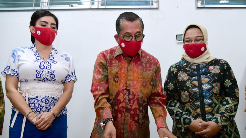 Serah terima arsip naskah asli Teks Proklamasi yang bertulis tangan Sang Proklamator, Ir. Soekarno untuk dihadirkan pada Upacara Peringatan Detik-Detik Proklamasi Kemerdekaan Republik Indonesia di Istana Merdeka pada 17 Agustus 2020 esok. (Biro Pers Sekretariat Presiden/Muchlis Jr)